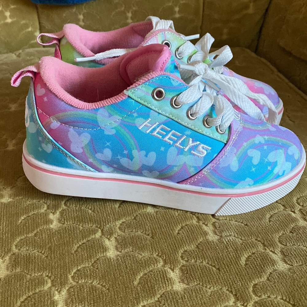 Girls Heelys